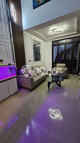 Rumah Modern 5 KT di Cibubur Jakarta Timur Rumah Modern 5 KT di Cibubur Jakarta Timur