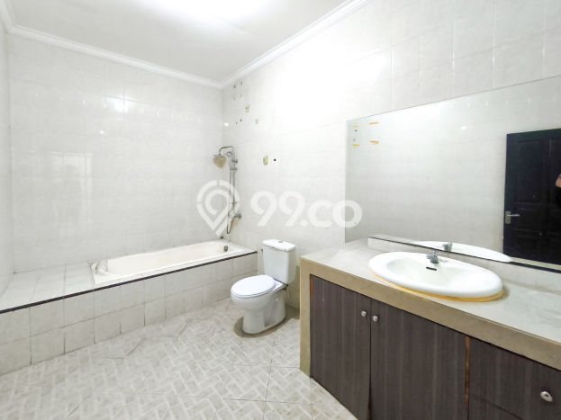 Rumah Strategis Minimalis Lb 192m2 di Tangerang, Tangerang Rumah Strategis Minimalis Lb 192m2 di Tangerang, Tangerang