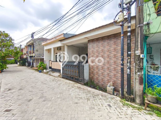 For Sale Hunian Rumah Nyaman 3 Kamar di Graha Raya, Tangerang Selatan For Sale Hunian Rumah Nyaman 3 Kamar di Graha Raya, Tangerang Selatan