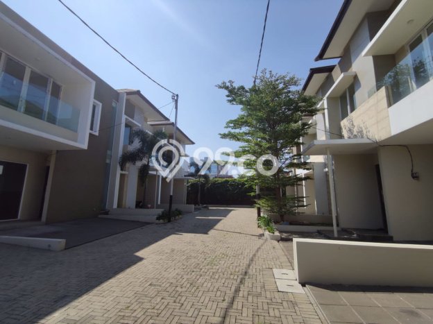 Disewakan segera hunian minimalis strategis 4 Kamar di Lengkong, Bandung Disewakan segera hunian minimalis strategis 4 Kamar di Lengkong, Bandung