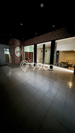 Komersial Disewakan di , Luas 300m2m², Area Komersial, Jalan Strategis Komersial Disewakan di , Luas 300m2m², Area Komersial, Jalan Strategis