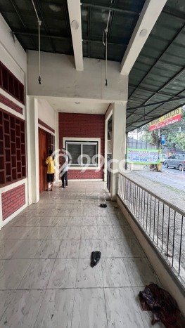 Komersial Disewakan di , Luas 300m2m², Area Komersial, Jalan Strategis Komersial Disewakan di , Luas 300m2m², Area Komersial, Jalan Strategis