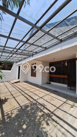 Jarang Ada! Rumah Sewa 4 Kamar Bagus Siap Huni Buah Batu Jarang Ada! Rumah Sewa 4 Kamar Bagus Siap Huni Buah Batu