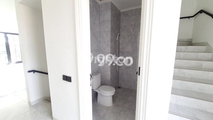 FOR RENT! Ruko di Klender Cocok untuk Bisnis 195m2 FOR RENT! Ruko di Klender Cocok untuk Bisnis 195m2