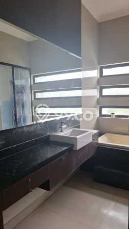 Jual Rumah Luas Elegan Dengan View Cantik di Cibubur, Jakarta Timur Jual Rumah Luas Elegan Dengan View Cantik di Cibubur, Jakarta Timur