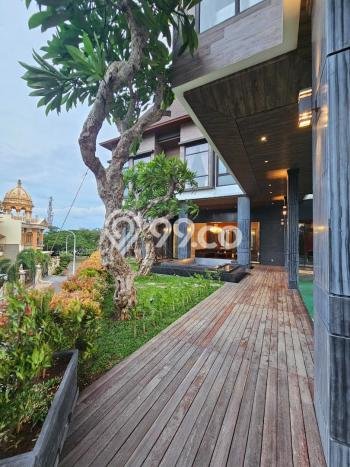 Ready to Use! Luxury House LT 609m2 Desain Elegan di Pantai Mutiara Ready to Use! Luxury House LT 609m2 Desain Elegan di Pantai Mutiara