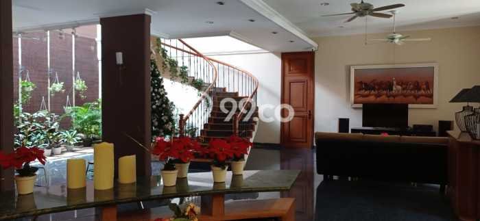Rumah Elit Modern Siap Huni di Pantai Mutiara Jakarta Utara Rumah Elit Modern Siap Huni di Pantai Mutiara Jakarta Utara
