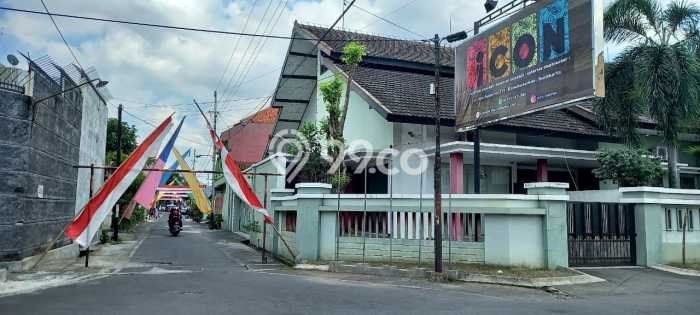 Siap Huni Rumah Mewah 6 Kamar di Laweyan Dekat ke Mana Saja Siap Huni Rumah Mewah 6 Kamar di Laweyan Dekat ke Mana Saja