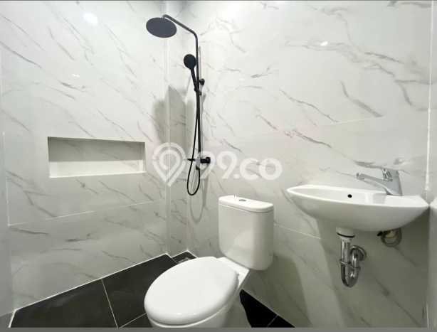 Peluang Investasi! Rumah Kost Dijual di Banjarsari, Solo, 18 KT, 20 KM, Luas 600m2 Peluang Investasi! Rumah Kost Dijual di Banjarsari, Solo, 18 KT, 20 KM, Luas 600m2