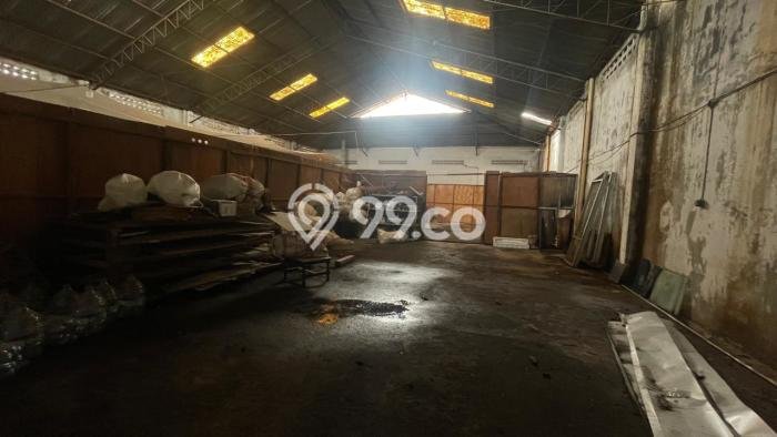 Gudang Dijual Lokasi Emas di Pasar Kliwon Luas 300m2 Gudang Dijual Lokasi Emas di Pasar Kliwon Luas 300m2