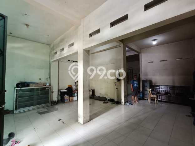 AREA BISNIS! Ruko Kawasan Jebres, Luas 180m², Mainroad, Ramai AREA BISNIS! Ruko Kawasan Jebres, Luas 180m², Mainroad, Ramai