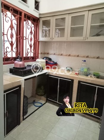 Lokasi strategis! Rumah siap huni disewakan di Laweyan LB 400m2 Lokasi strategis! Rumah siap huni disewakan di Laweyan LB 400m2