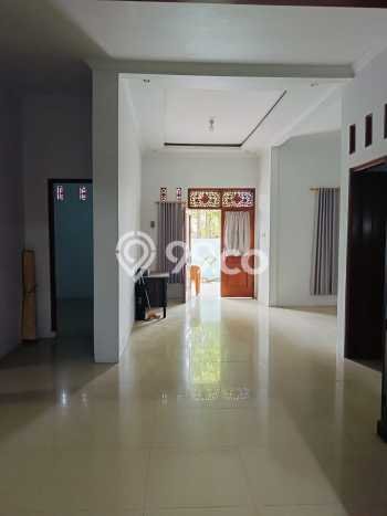 For Sale Rumah 4 Kamar Lokasi Ideal Nyaman dan Strategis di Jebres For Sale Rumah 4 Kamar Lokasi Ideal Nyaman dan Strategis di Jebres