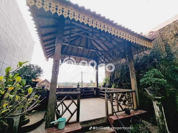 Rumah Strategis Minimalis Lb 300m2 di Banjarsari, Surakarta Rumah Strategis Minimalis Lb 300m2 di Banjarsari, Surakarta