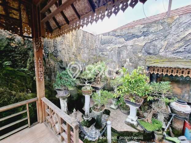 Rumah Strategis Minimalis Lb 300m2 di Banjarsari, Surakarta Rumah Strategis Minimalis Lb 300m2 di Banjarsari, Surakarta