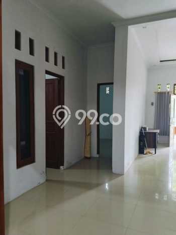 For Sale Rumah 4 Kamar Lokasi Ideal Nyaman dan Strategis di Jebres For Sale Rumah 4 Kamar Lokasi Ideal Nyaman dan Strategis di Jebres
