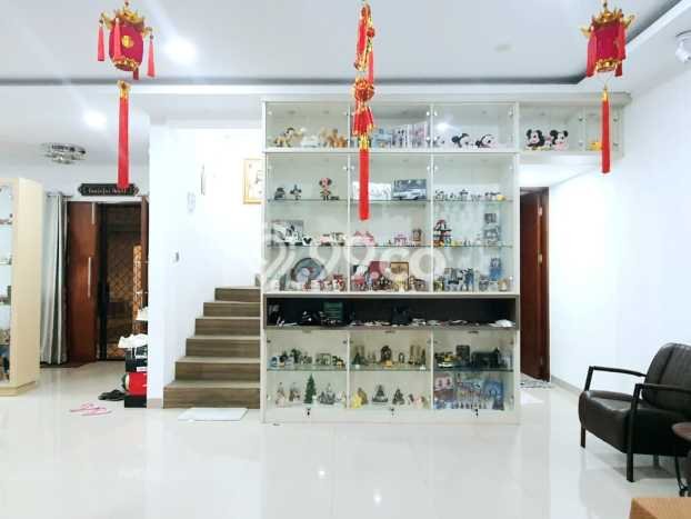 Ready to Use! Luxury House LT 200m2 Desain Elegan di Buah Batu Ready to Use! Luxury House LT 200m2 Desain Elegan di Buah Batu