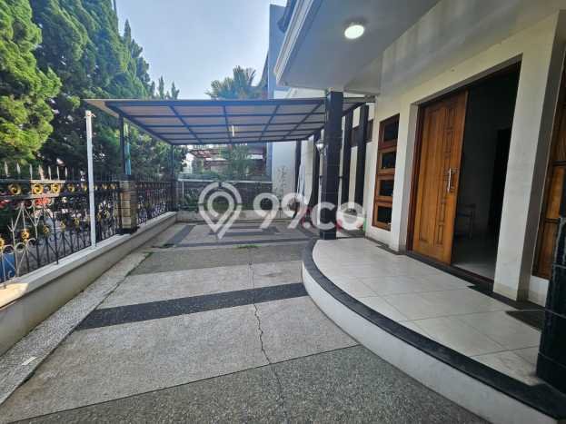 Ready to Use! Premium House LT 273m2 Desain Modern di Singgasana Ready to Use! Premium House LT 273m2 Desain Modern di Singgasana
