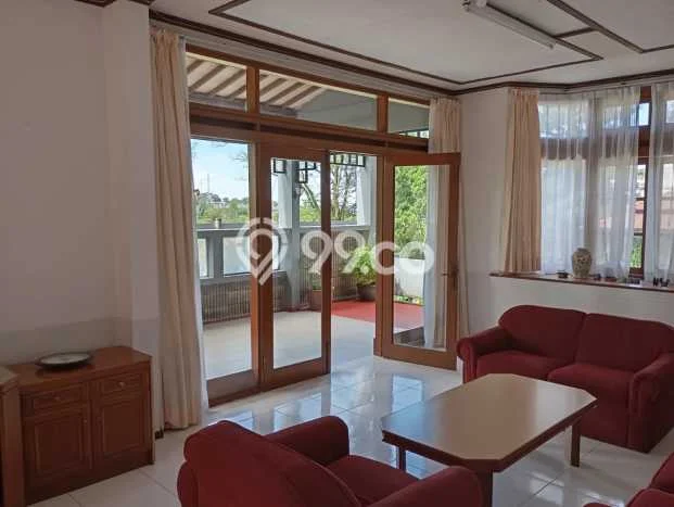 Lokasi strategis! Rumah siap huni disewakan di Cidadap LB 160m2 Lokasi strategis! Rumah siap huni disewakan di Cidadap LB 160m2