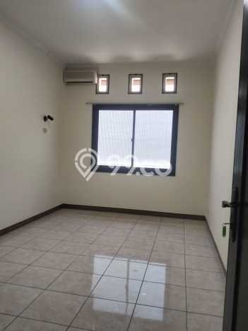 Disewakan Rumah Murah di Kota Baru Parahyangan Bandung Punya 4 Kamar Tidur Disewakan Rumah Murah di Kota Baru Parahyangan Bandung Punya 4 Kamar Tidur