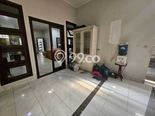 Rumah Mewah LB 280m2 Siap Huni Desain Elegan di Singgasana, Bandung Rumah Mewah LB 280m2 Siap Huni Desain Elegan di Singgasana, Bandung