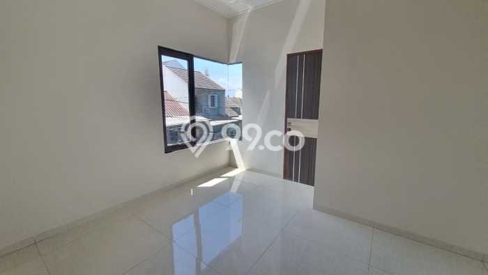 Rumah Modern 3 Kamar LT 135m2 di Taman Holis Indah Rumah Modern 3 Kamar LT 135m2 di Taman Holis Indah