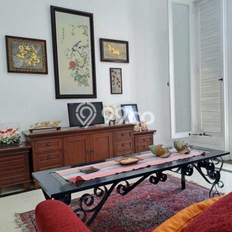 For Sale! Luxury House LT 1144m2 Desain Elegan di Slipi For Sale! Luxury House LT 1144m2 Desain Elegan di Slipi