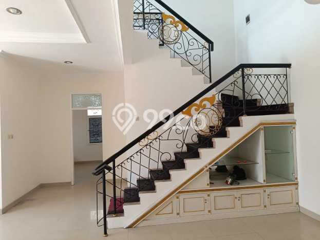 Disewakan Rumah Harga Terjangkau di Singgasana Bandung dengan 5 KT Disewakan Rumah Harga Terjangkau di Singgasana Bandung dengan 5 KT