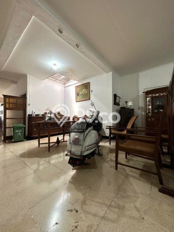 Rumah Strategis dengan Luas Bangunan 350m² di Kawasan Kebayoran Baru, Jakarta Selatan Rumah Strategis dengan Luas Bangunan 350m² di Kawasan Kebayoran Baru, Jakarta Selatan