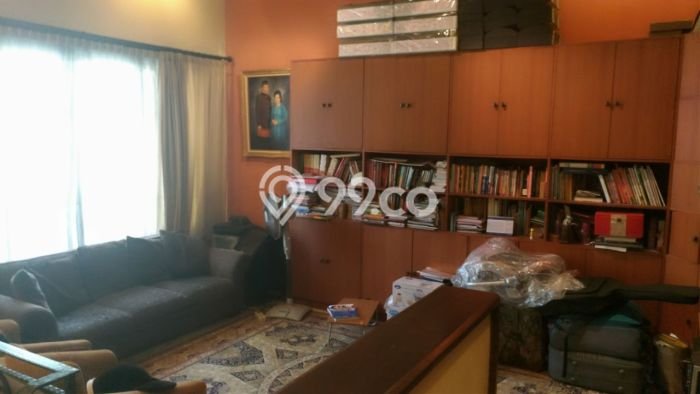 Hunian Mewah LB 365m2 Siap Huni Desain Elegan di Bintaro, Tangerang Selatan Hunian Mewah LB 365m2 Siap Huni Desain Elegan di Bintaro, Tangerang Selatan