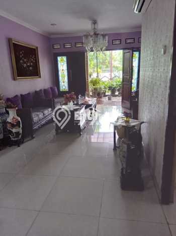 Hunian Mewah LB 180m2 Siap Huni Desain Elegan di Bintaro, Tangerang Selatan Hunian Mewah LB 180m2 Siap Huni Desain Elegan di Bintaro, Tangerang Selatan