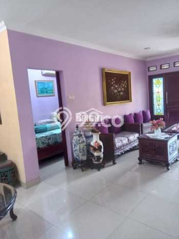 Hunian Mewah LB 180m2 Siap Huni Desain Elegan di Bintaro, Tangerang Selatan Hunian Mewah LB 180m2 Siap Huni Desain Elegan di Bintaro, Tangerang Selatan