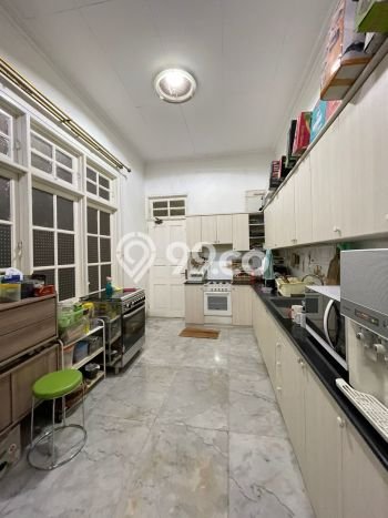 Rumah Elit Modern Tanpa Renovasi di Pondok Indah Jakarta Selatan Rumah Elit Modern Tanpa Renovasi di Pondok Indah Jakarta Selatan