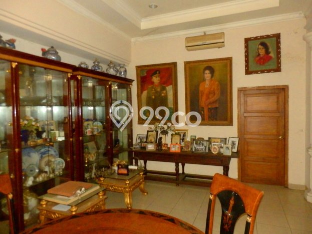 Rumah Eksklusif Siap Huni LT 685m2 di Menteng, Jakarta Pusat Rumah Eksklusif Siap Huni LT 685m2 di Menteng, Jakarta Pusat