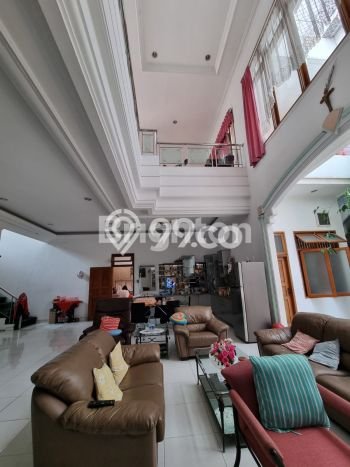 Ready to Use! Luxury House LT 360m2 Desain Elegan di Jelambar Ready to Use! Luxury House LT 360m2 Desain Elegan di Jelambar