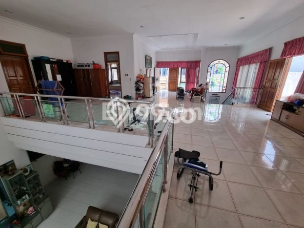 Ready to Use! Luxury House LT 360m2 Desain Elegan di Jelambar Ready to Use! Luxury House LT 360m2 Desain Elegan di Jelambar