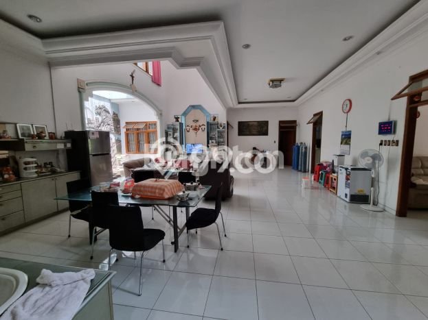 Ready to Use! Luxury House LT 360m2 Desain Elegan di Jelambar Ready to Use! Luxury House LT 360m2 Desain Elegan di Jelambar