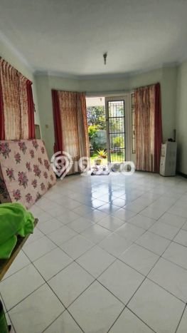 LOKASI TERBAIK! Vila Kawasan Cipanas, Luas 236m2m², Lokasi Strategis dengan jalan mudah LOKASI TERBAIK! Vila Kawasan Cipanas, Luas 236m2m², Lokasi Strategis dengan jalan mudah