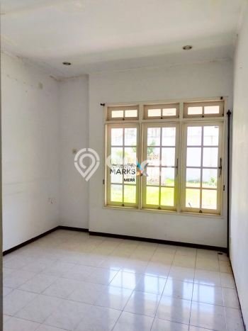 Rumah Luxury Modern Tanpa Renovasi di HR Muhammad Surabaya Rumah Luxury Modern Tanpa Renovasi di HR Muhammad Surabaya