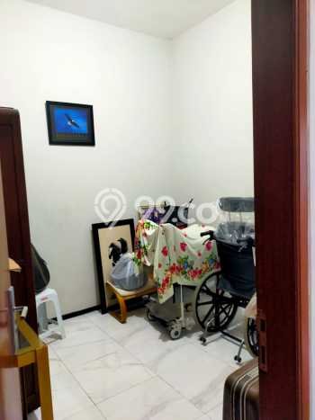 Rumah Luas Asri 3 KT Siap Huni di Manyar Surabaya Rumah Luas Asri 3 KT Siap Huni di Manyar Surabaya