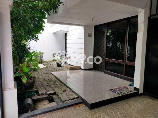 Rumah Luas Asri 3 KT Siap Huni di Manyar Surabaya Rumah Luas Asri 3 KT Siap Huni di Manyar Surabaya