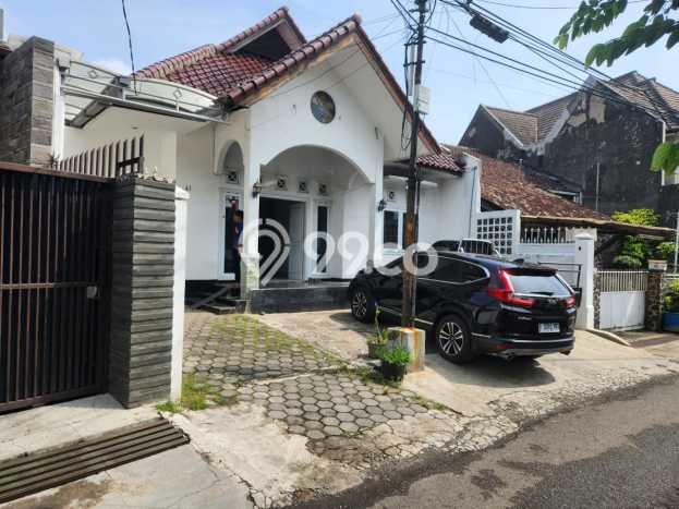 HUNIAN IMPIAN! Rumah area Bandung Wetan, 2 KT, Free Banjir, Luas 336m² Bangunan 300m² HUNIAN IMPIAN! Rumah area Bandung Wetan, 2 KT, Free Banjir, Luas 336m² Bangunan 300m²