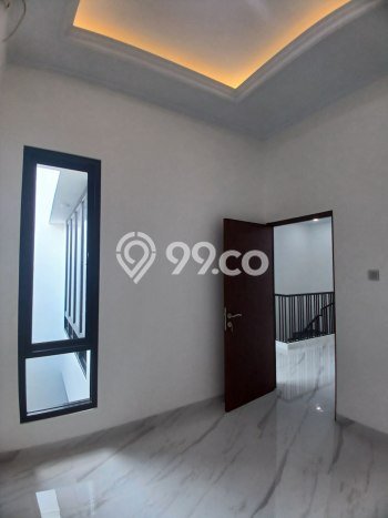 Rumah Elit Modern Tanpa Renovasi di Meruya Jakarta Barat Rumah Elit Modern Tanpa Renovasi di Meruya Jakarta Barat