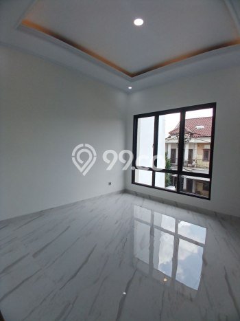 Rumah Elit Modern Tanpa Renovasi di Meruya Jakarta Barat Rumah Elit Modern Tanpa Renovasi di Meruya Jakarta Barat