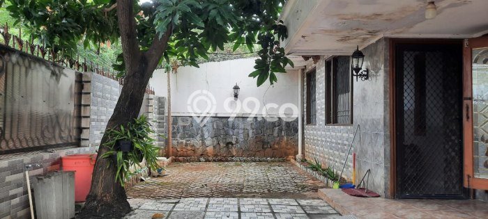 Kost Dijual di Tanjung Duren dengan 13 KT dan Luas 250m2 Kost Dijual di Tanjung Duren dengan 13 KT dan Luas 250m2