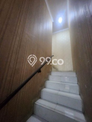 Rumah Strategis Minimalis Lb 250m2 di Cipondoh, Tangerang Rumah Strategis Minimalis Lb 250m2 di Cipondoh, Tangerang