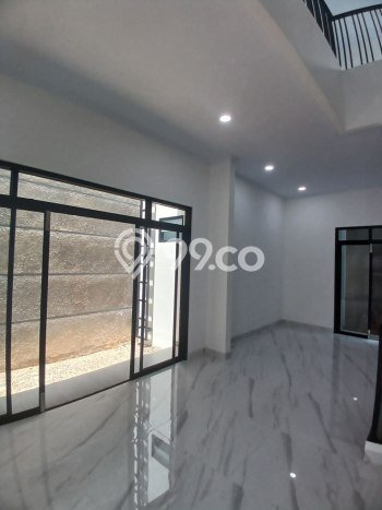 Rumah Elit Modern Tanpa Renovasi di Meruya Jakarta Barat Rumah Elit Modern Tanpa Renovasi di Meruya Jakarta Barat