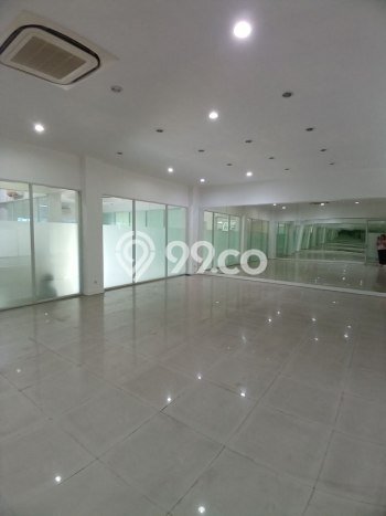 Unit Komersial Tersedia di Senopati Spesifikasi LB 320m2 Unit Komersial Tersedia di Senopati Spesifikasi LB 320m2