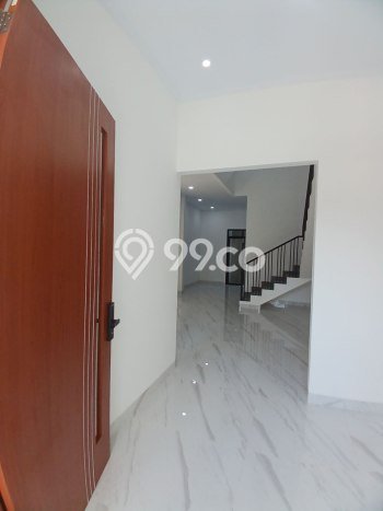 Rumah Elit Modern Tanpa Renovasi di Meruya Jakarta Barat Rumah Elit Modern Tanpa Renovasi di Meruya Jakarta Barat