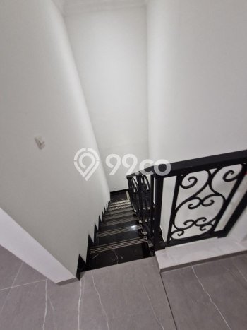 Rumah Elit LB 180m2 Siap Huni Desain Elegan di Joglo, Jakarta Barat Rumah Elit LB 180m2 Siap Huni Desain Elegan di Joglo, Jakarta Barat